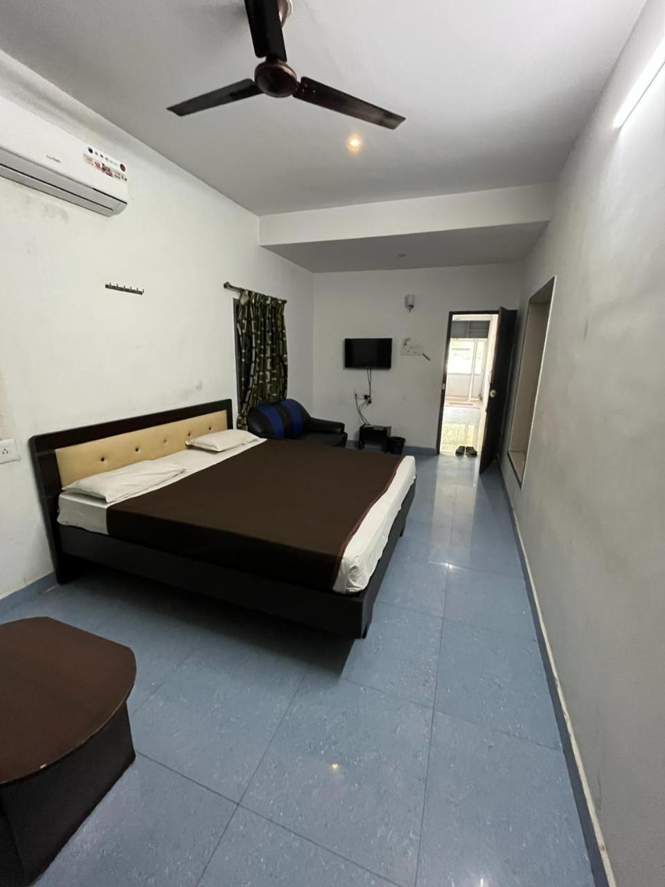 The Alp Hotel Madurai Esterno foto